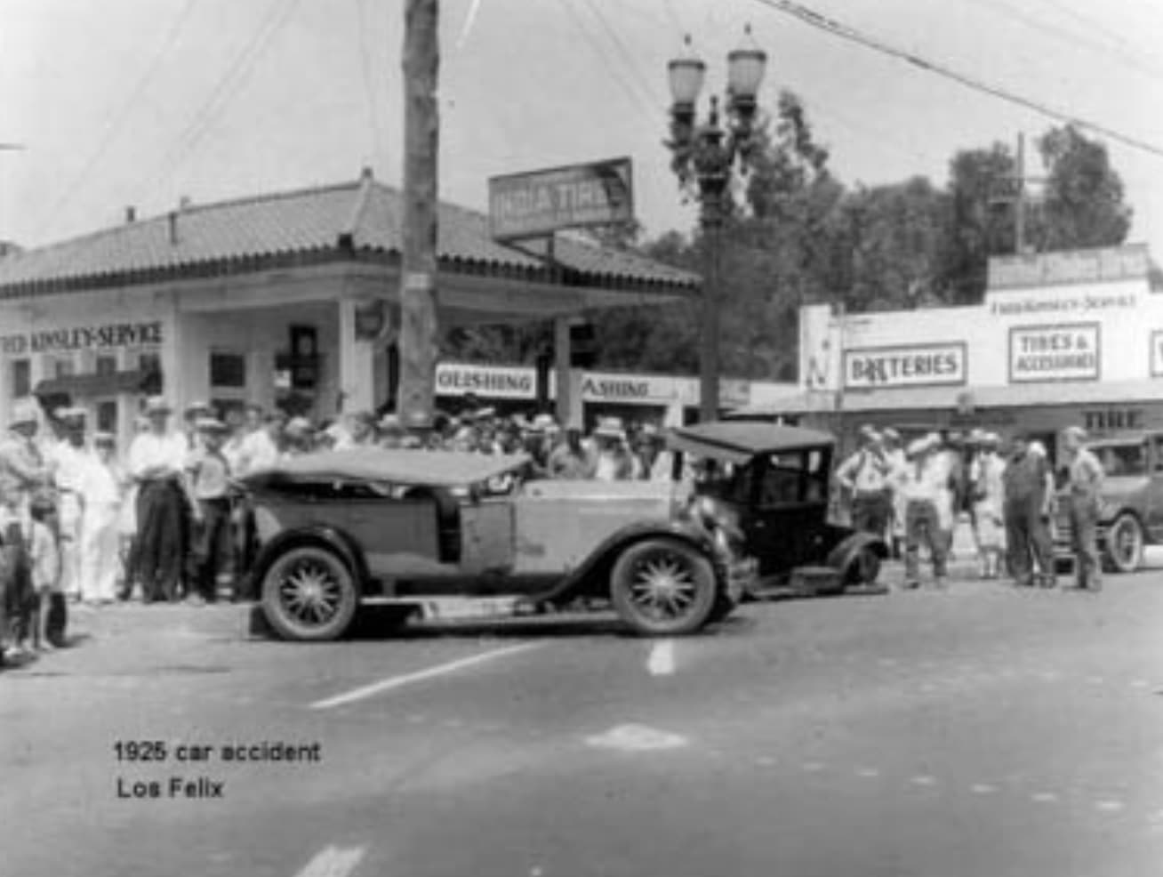 vintage car - India Tire AddsleyService Olishing Ashing Bateries 1925 car accident Los Felix Tires & Accessionals Tire